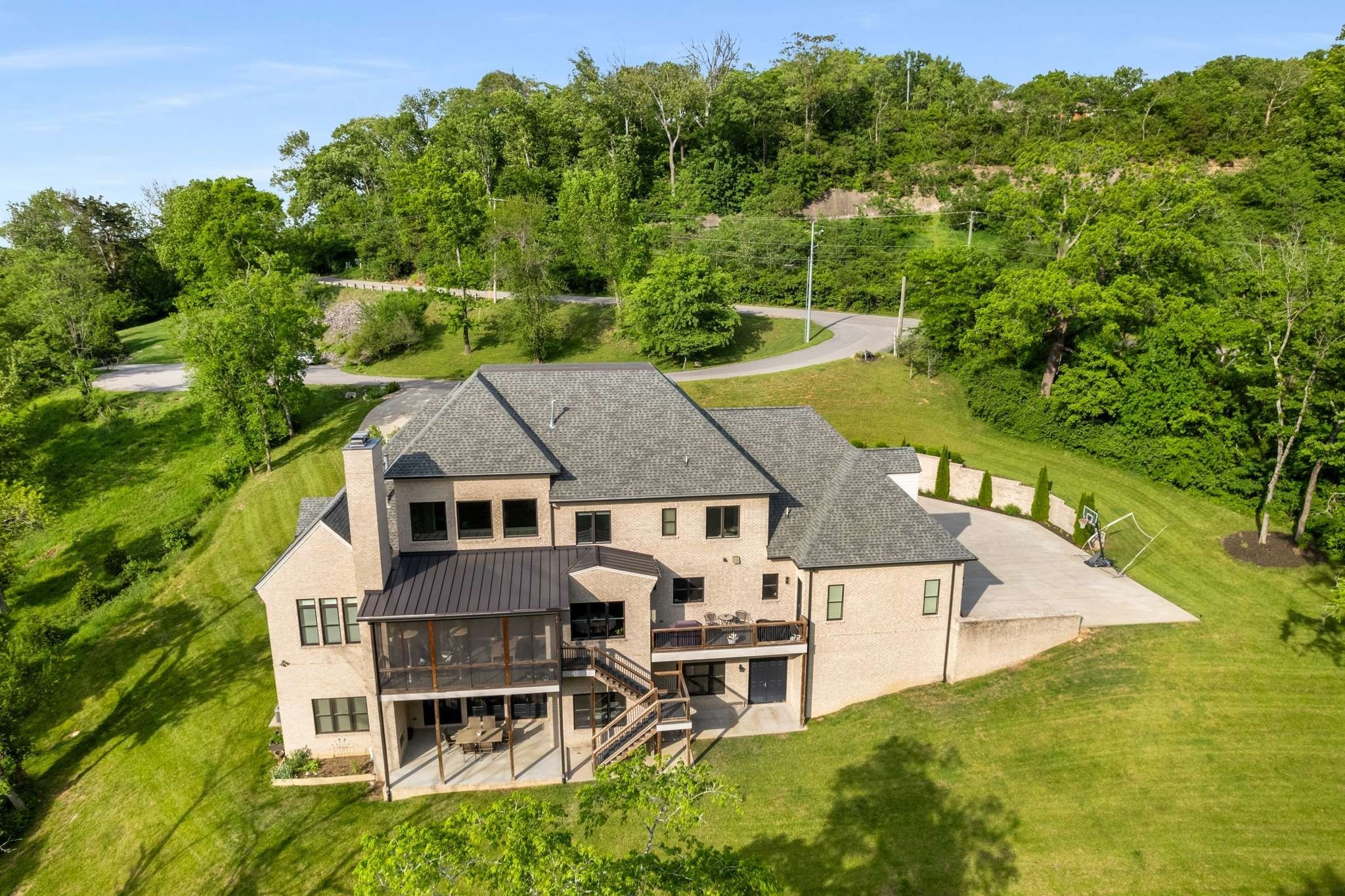 1236 Saxon Dr