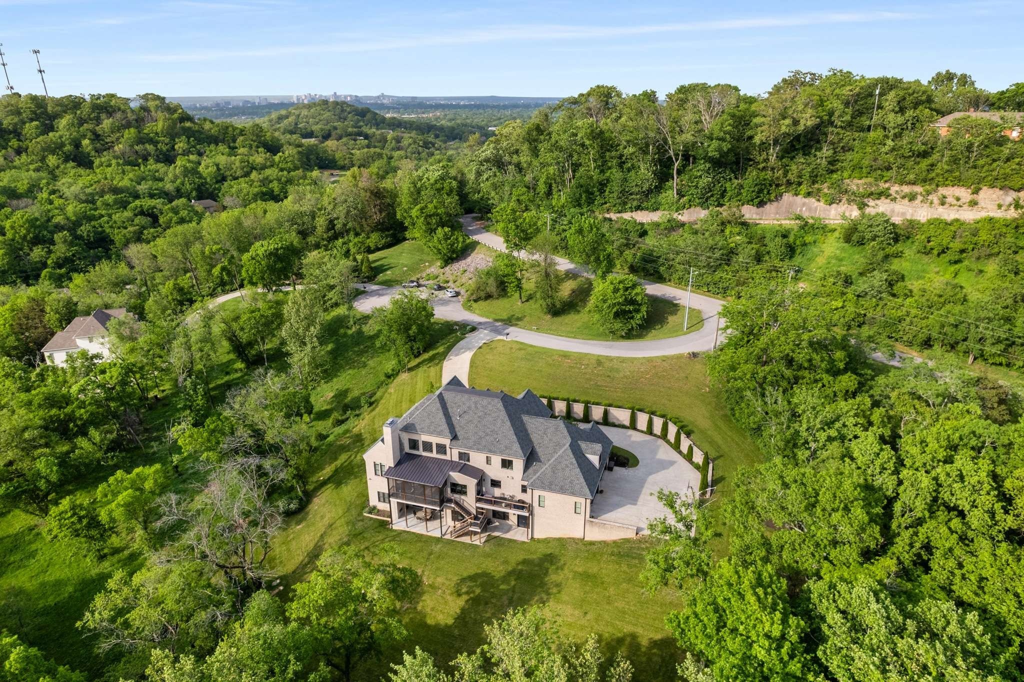 1236 Saxon Dr