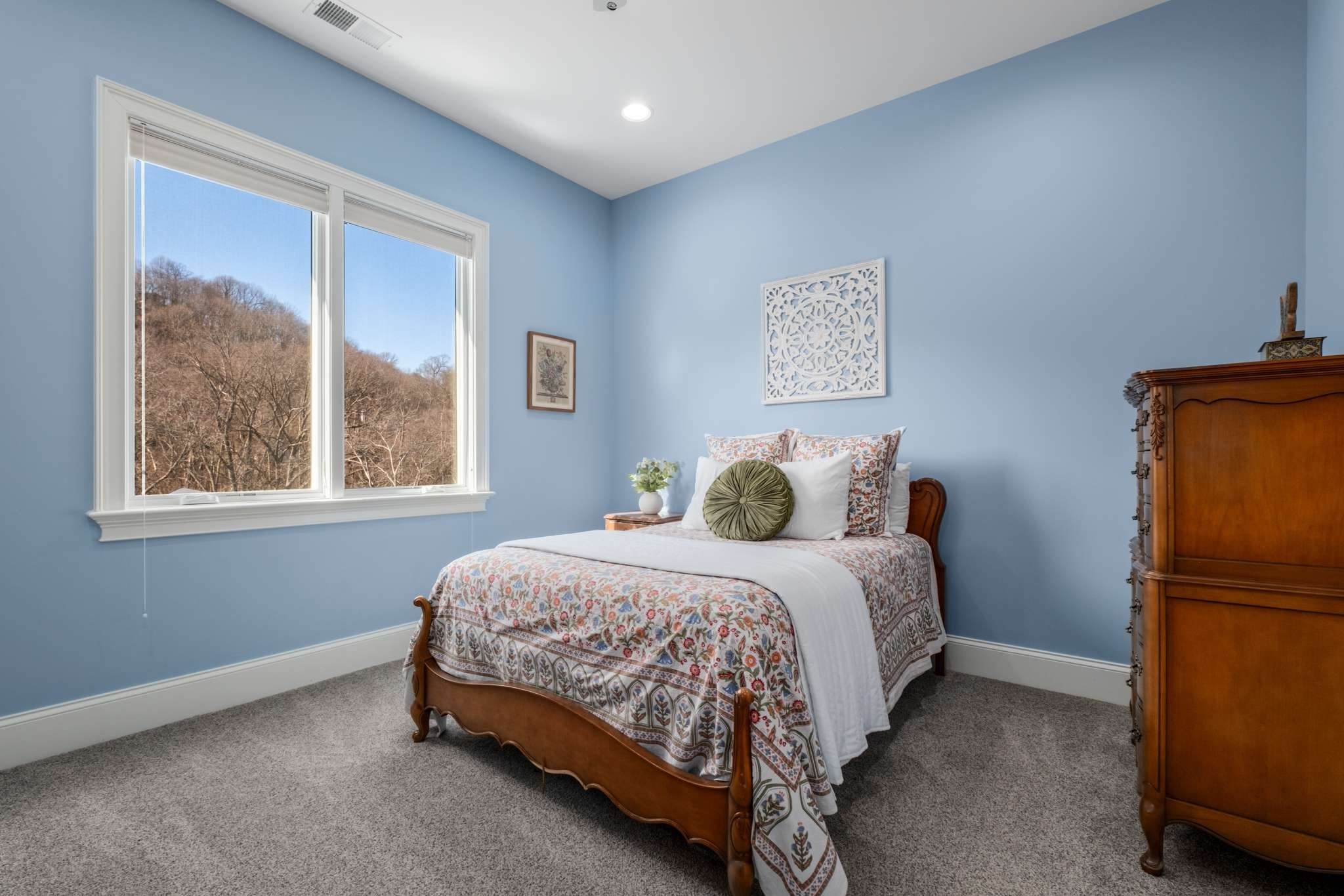 1236 Saxon Dr