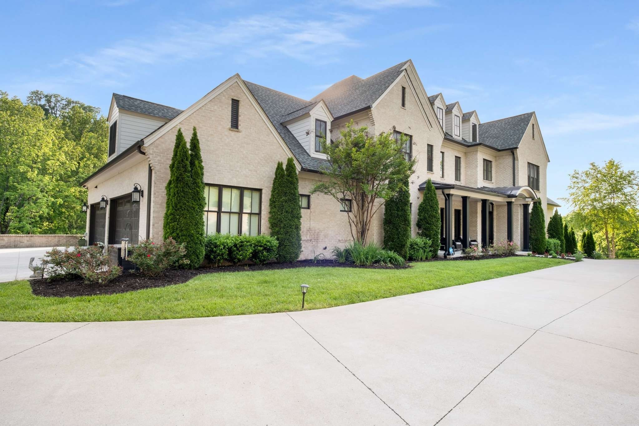1236 Saxon Dr