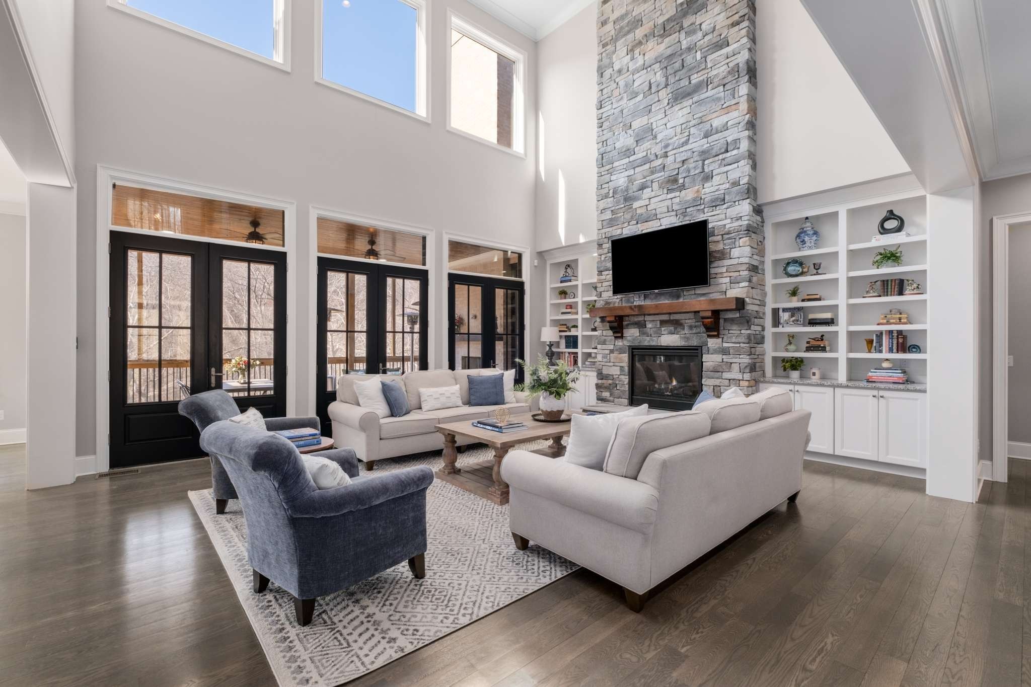 1236 Saxon Dr