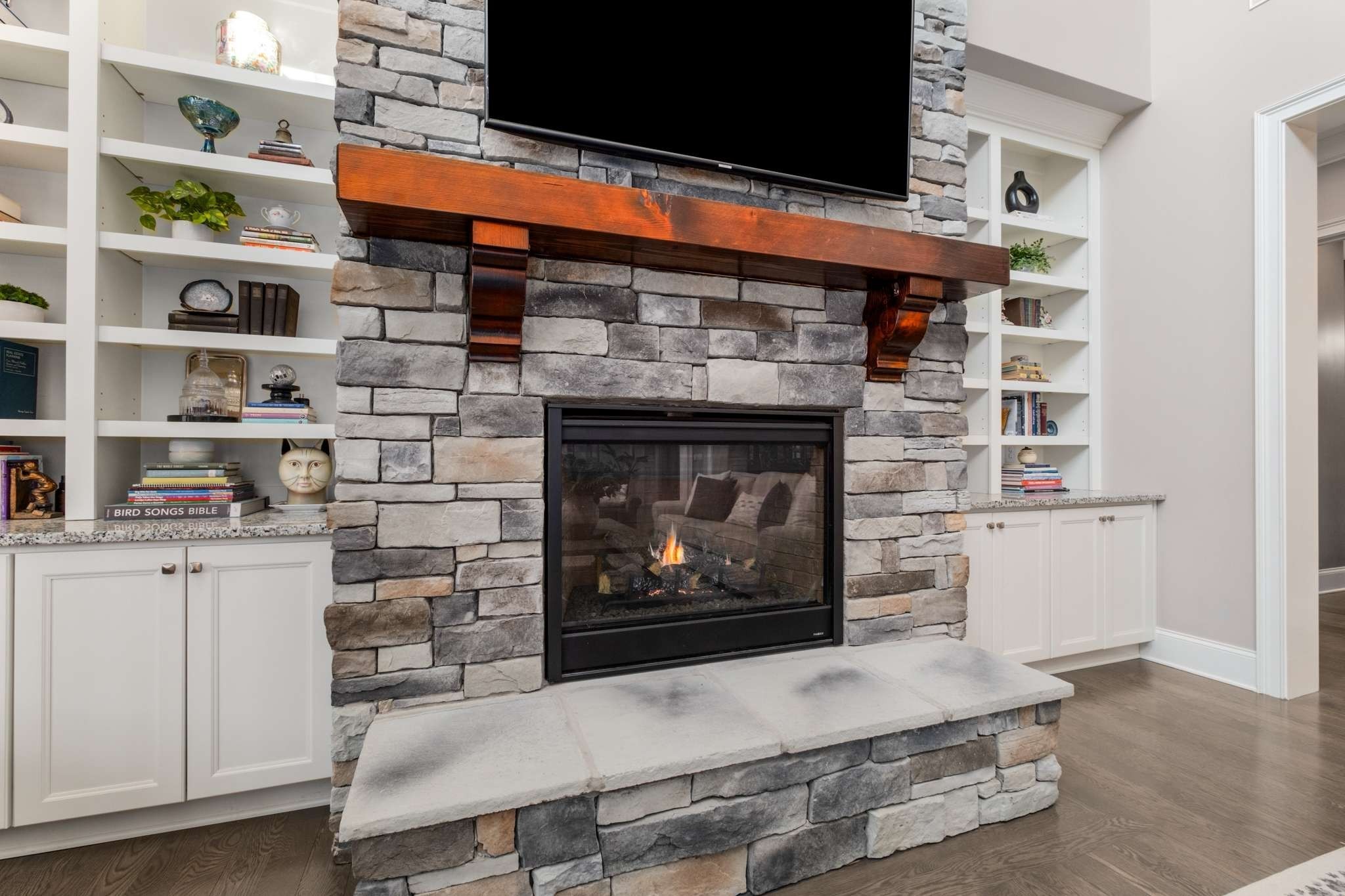 1236 Saxon Dr