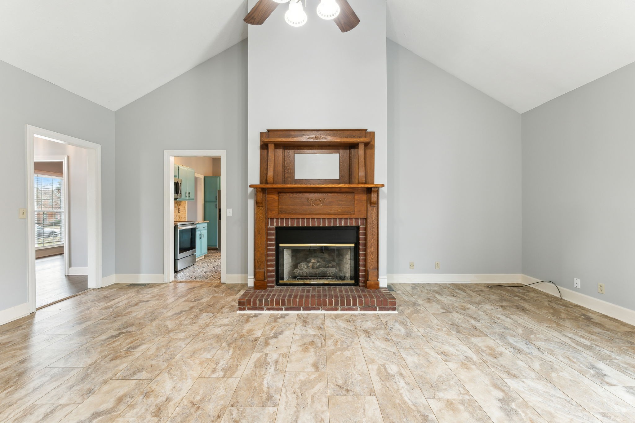 1542 Kensington Dr