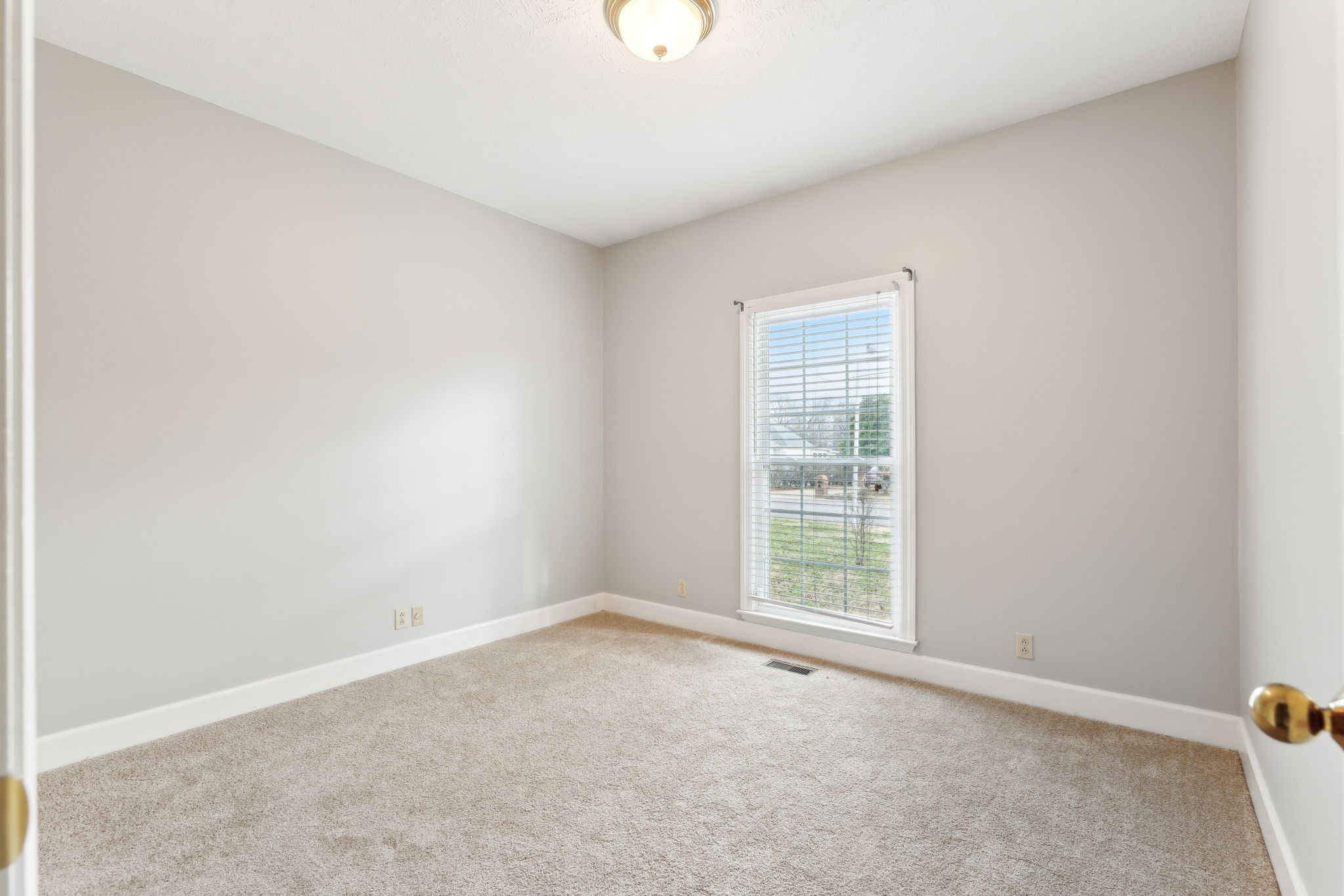 1542 Kensington Dr