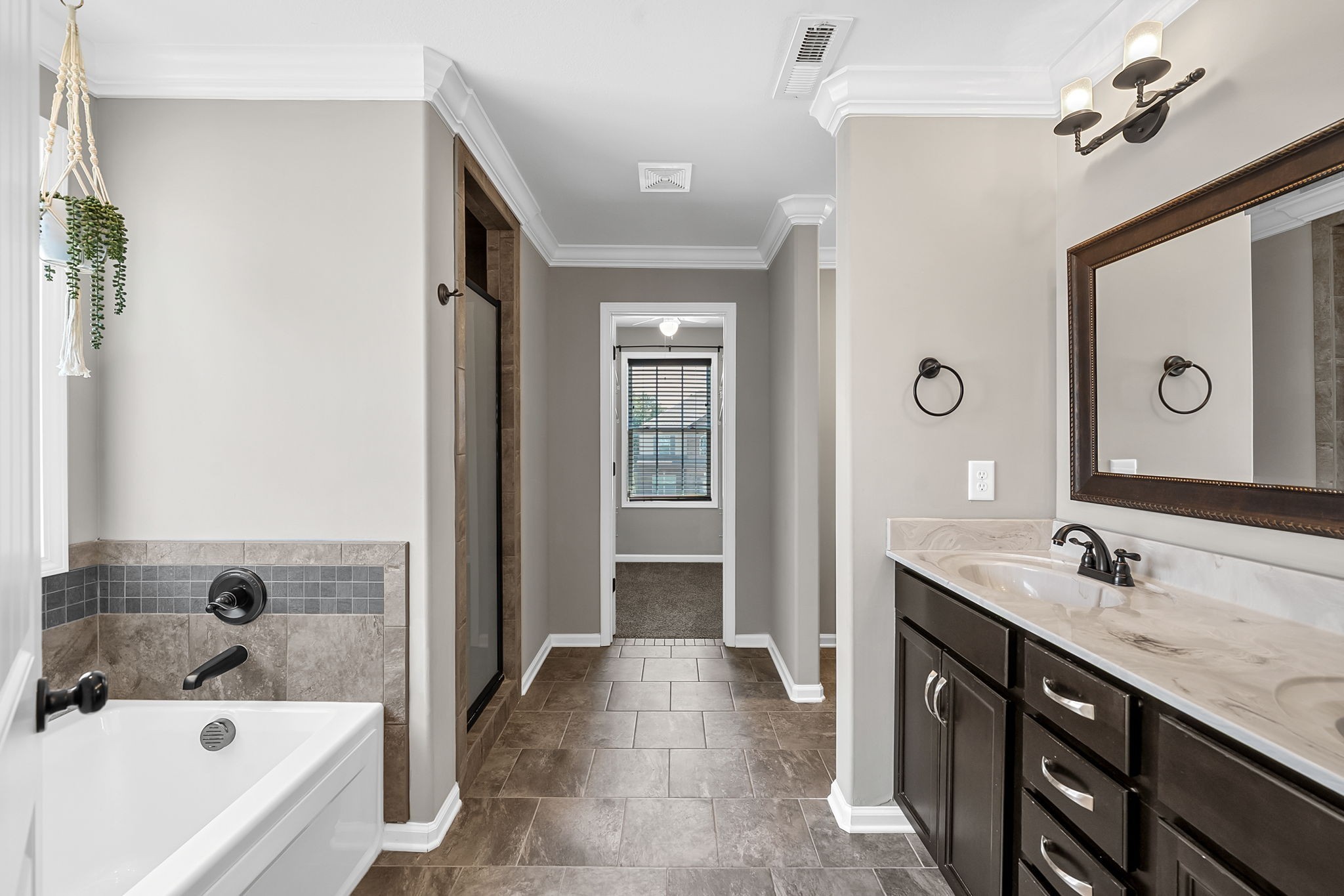 1320 Winterset Dr