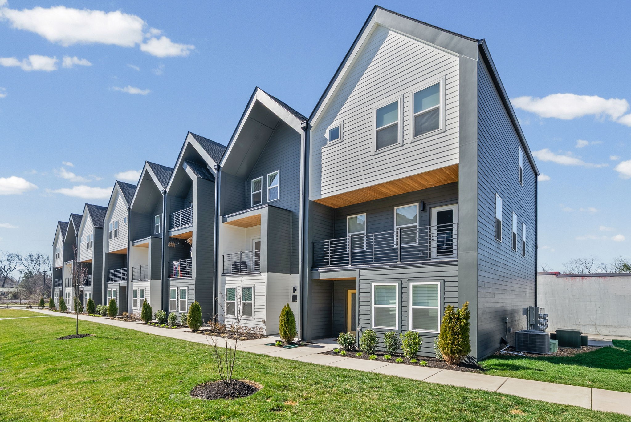 550 Markham St Unit: 33