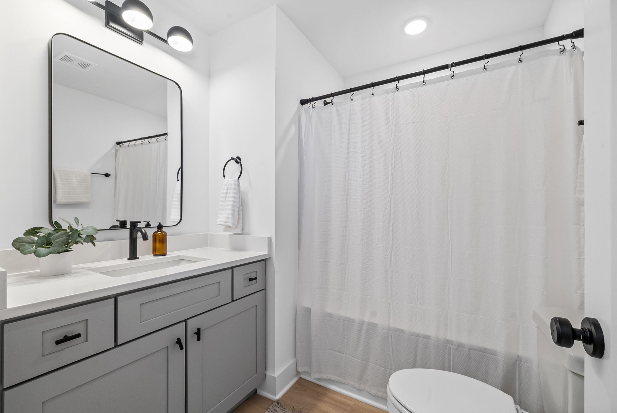 550 Markham St Unit: 33