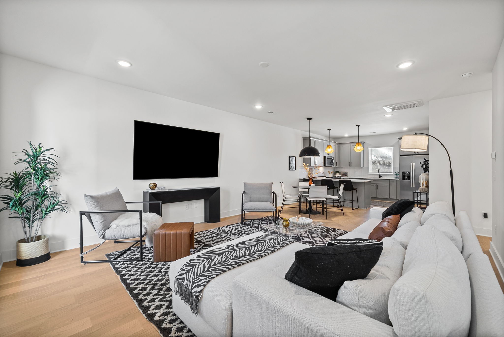 550 Markham St Unit: 33