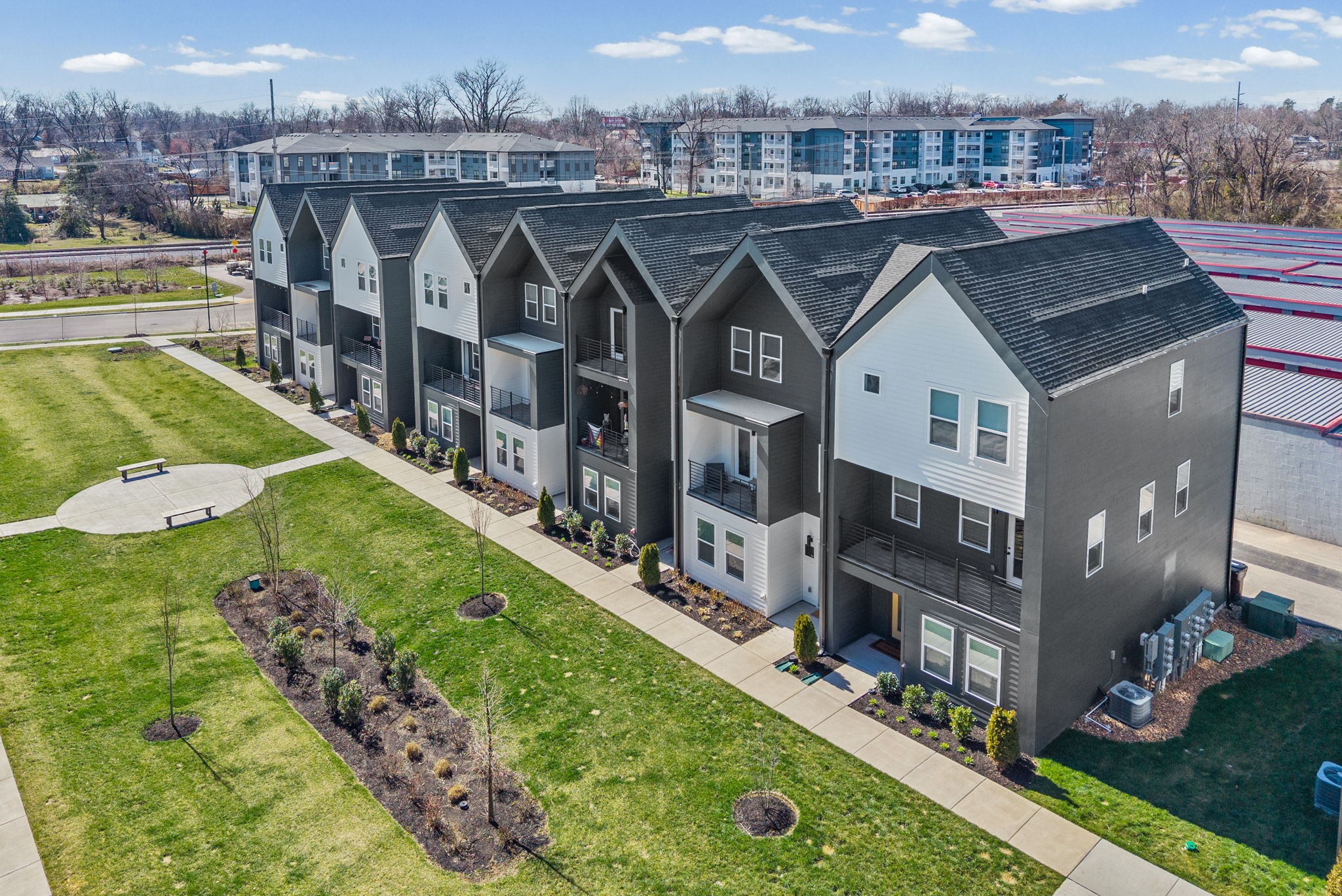 550 Markham St Unit: 33