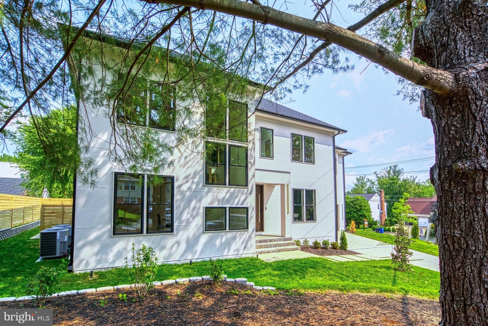 1639 Hunting Ave