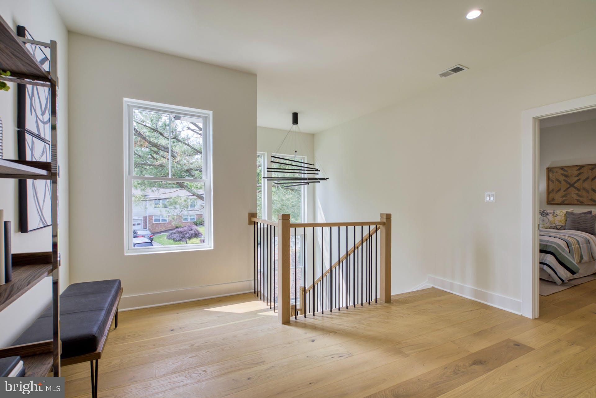 1639 Hunting Ave