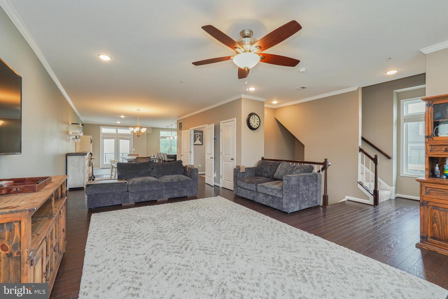 1000 Ribbon Limestone Ter SE