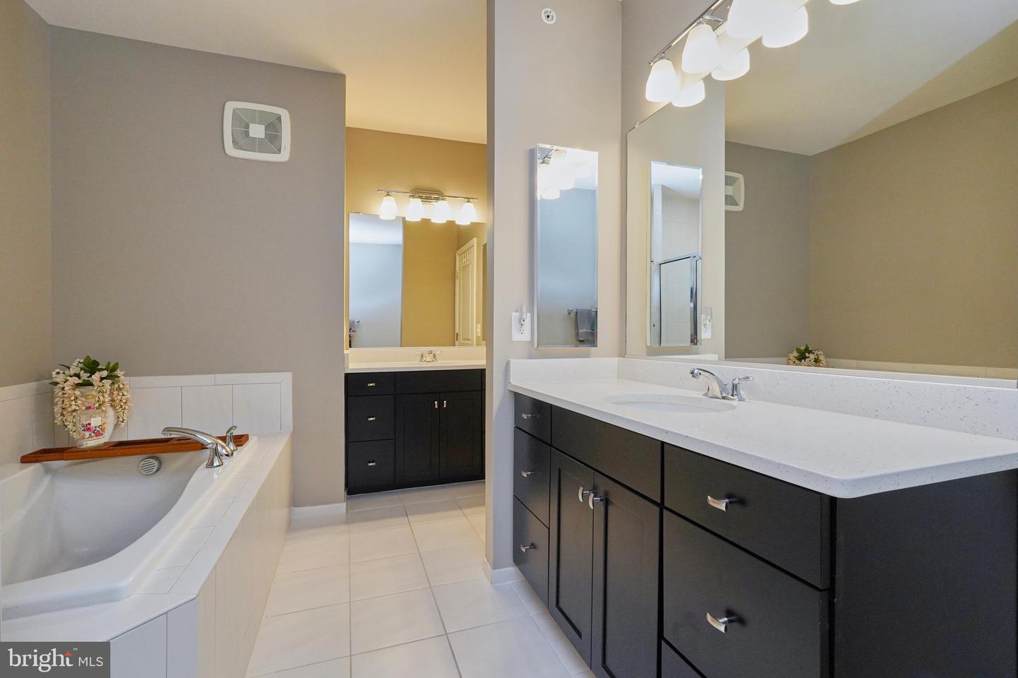 1000 Ribbon Limestone Ter SE