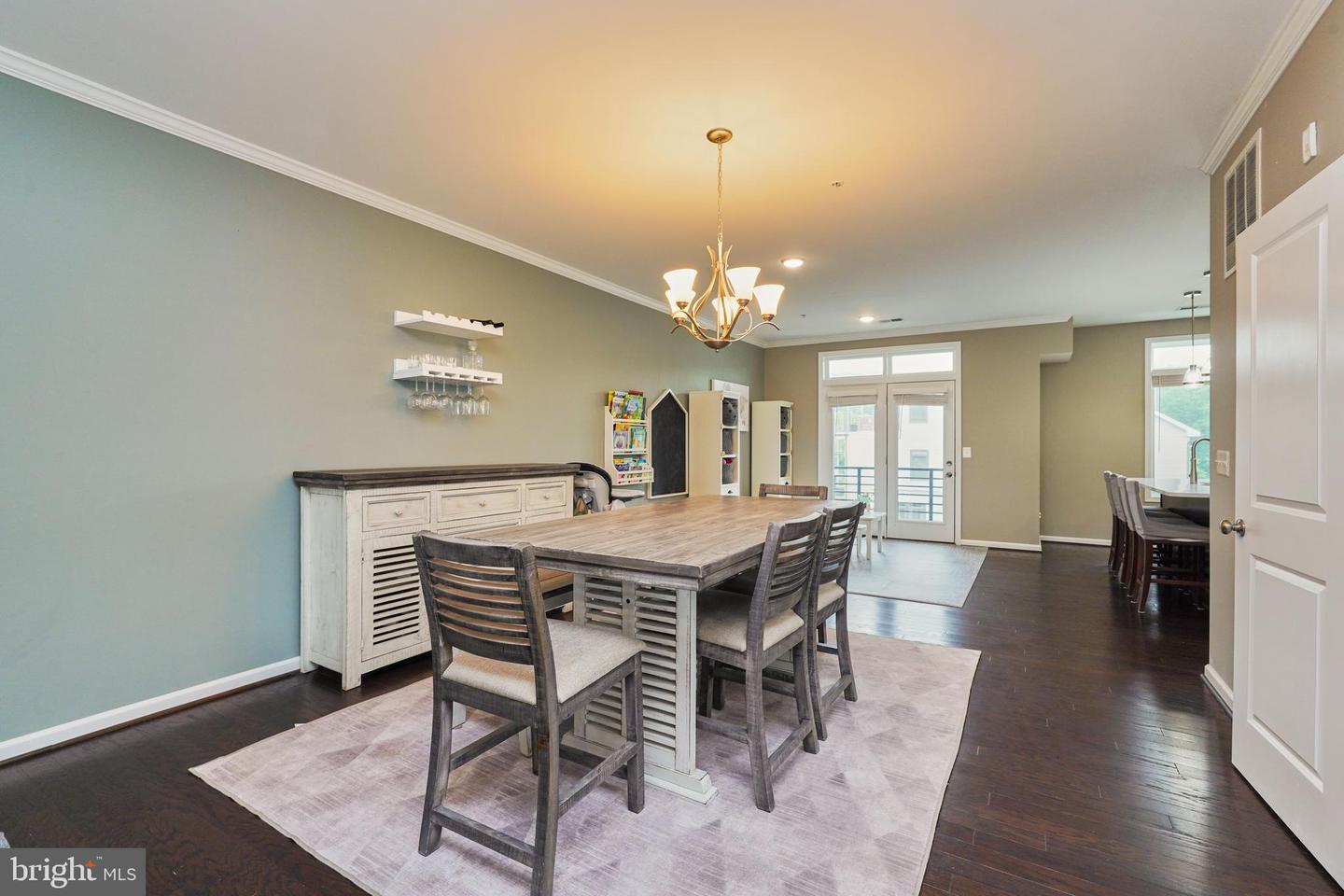 1000 Ribbon Limestone Ter SE