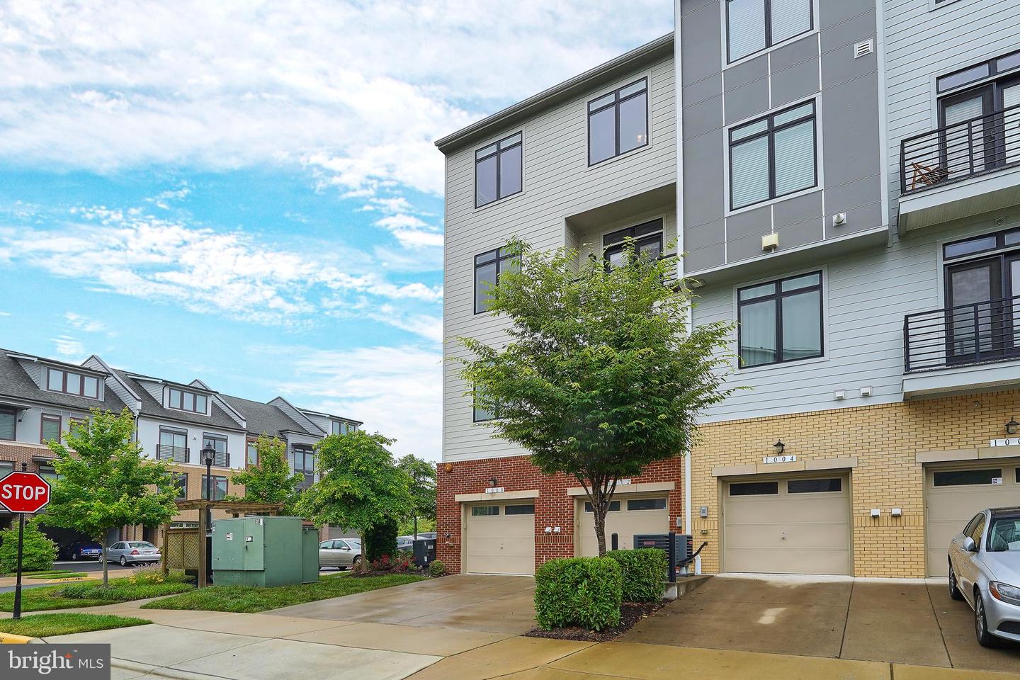 1000 Ribbon Limestone Ter SE