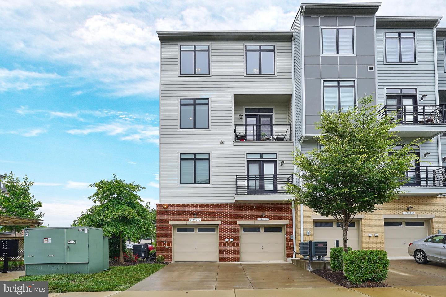 1000 Ribbon Limestone Ter SE