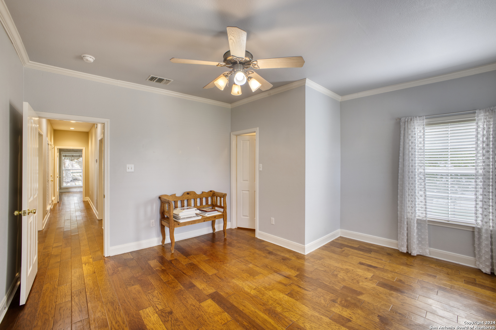 927 MIDNIGHT DR