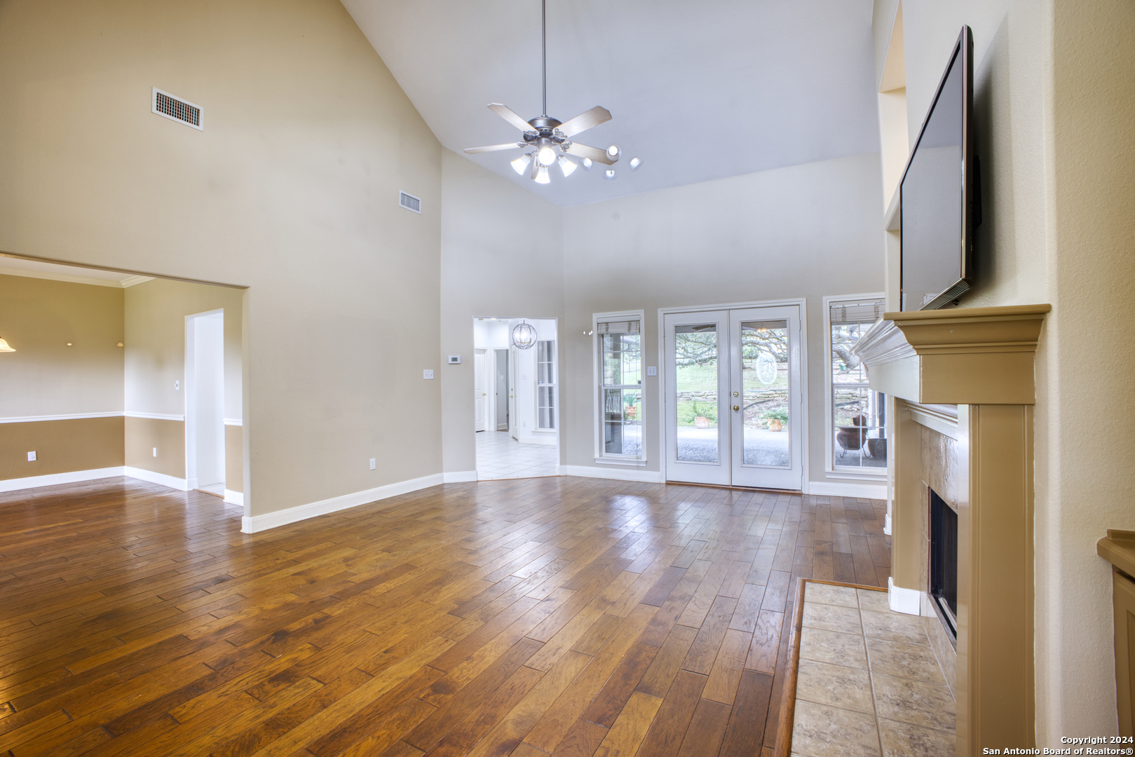 927 MIDNIGHT DR