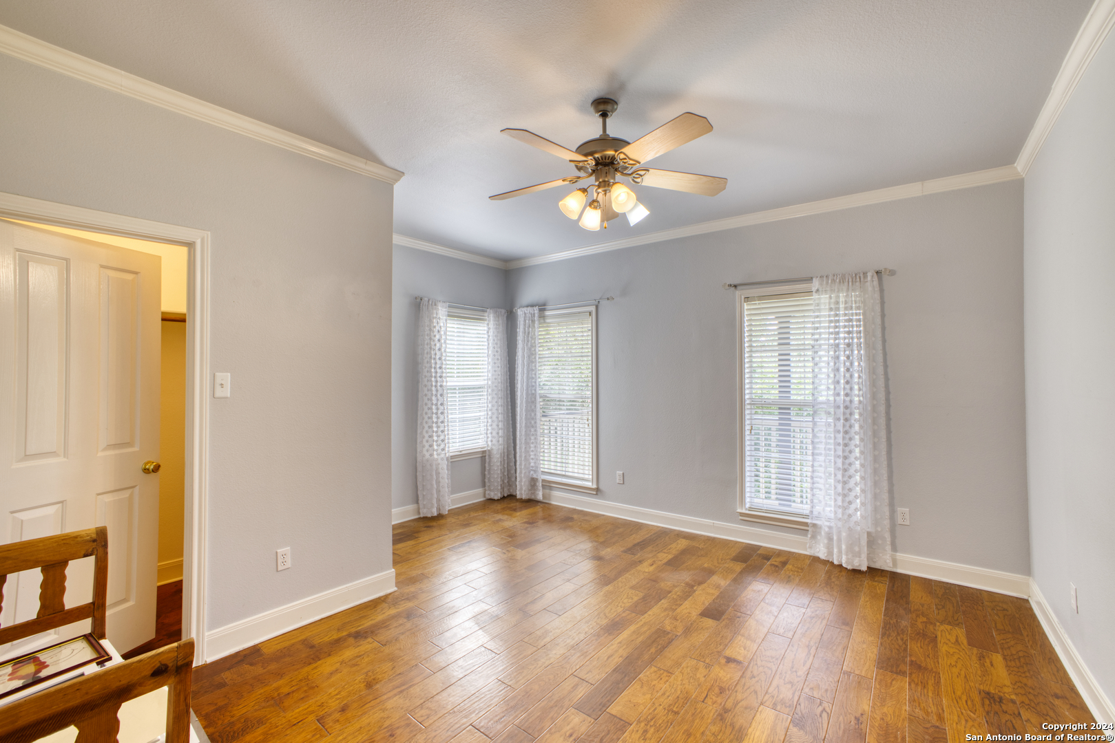 927 MIDNIGHT DR
