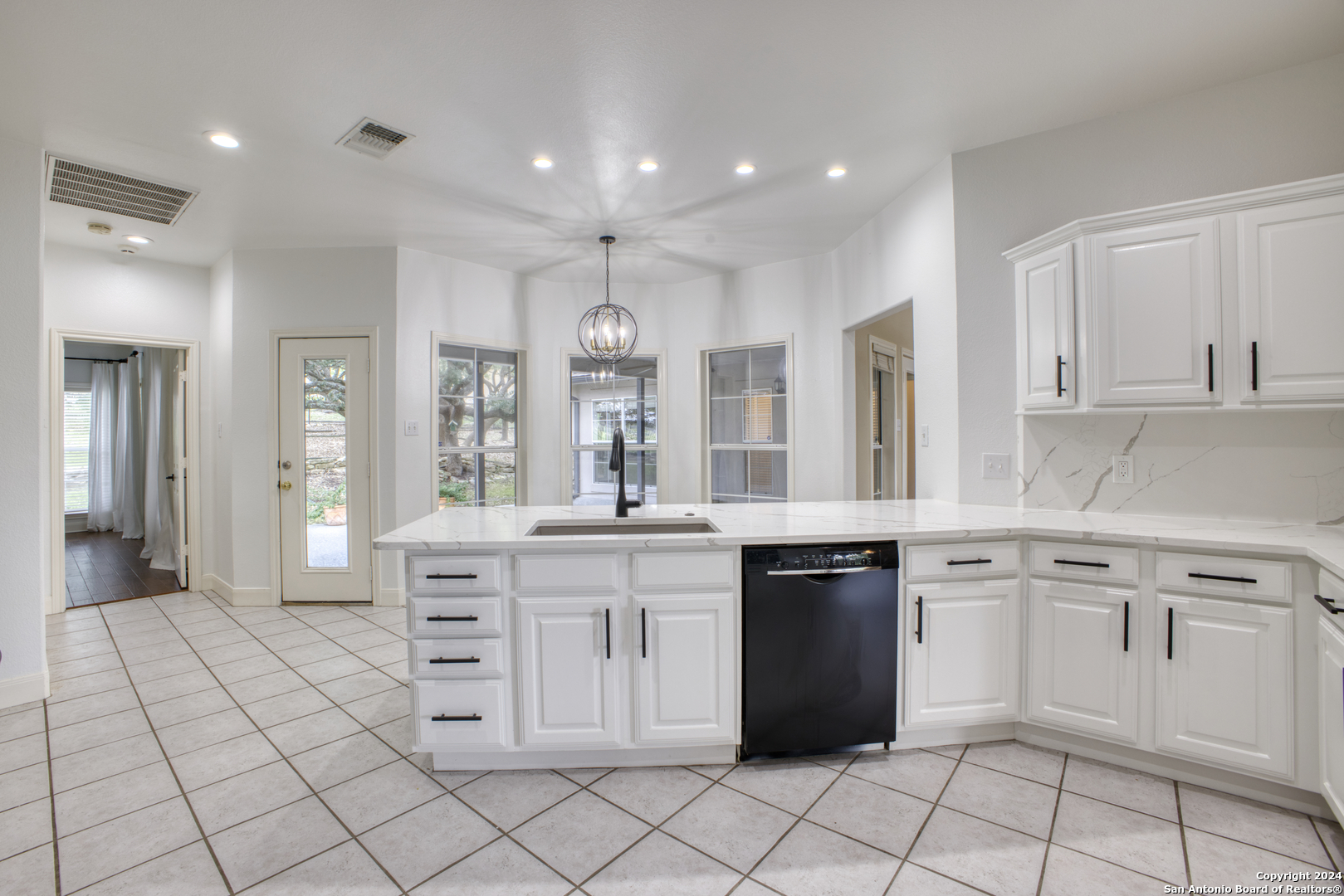927 MIDNIGHT DR