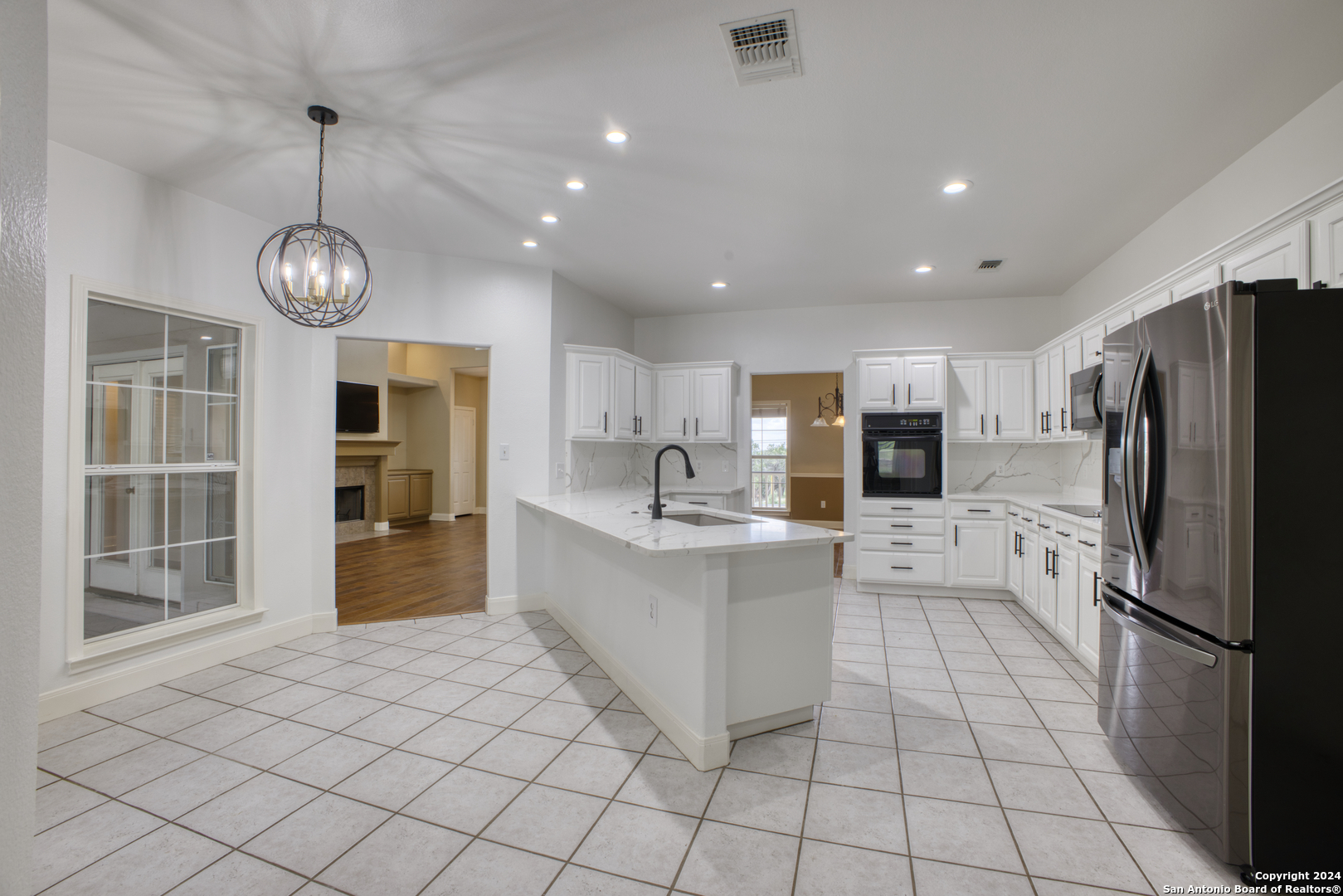 927 MIDNIGHT DR