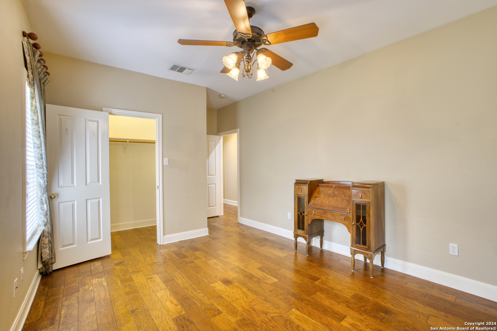 927 MIDNIGHT DR