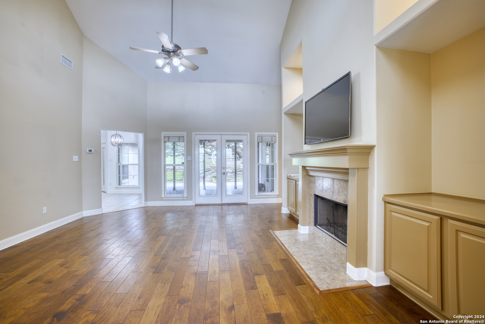 927 MIDNIGHT DR