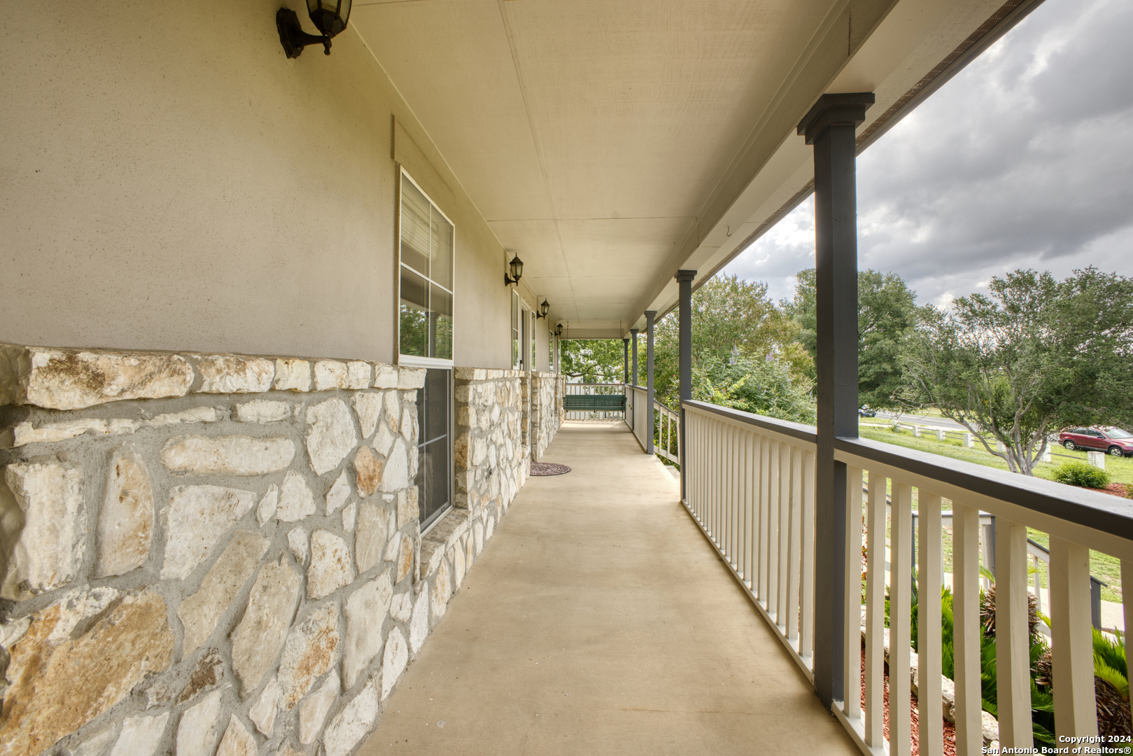 927 MIDNIGHT DR