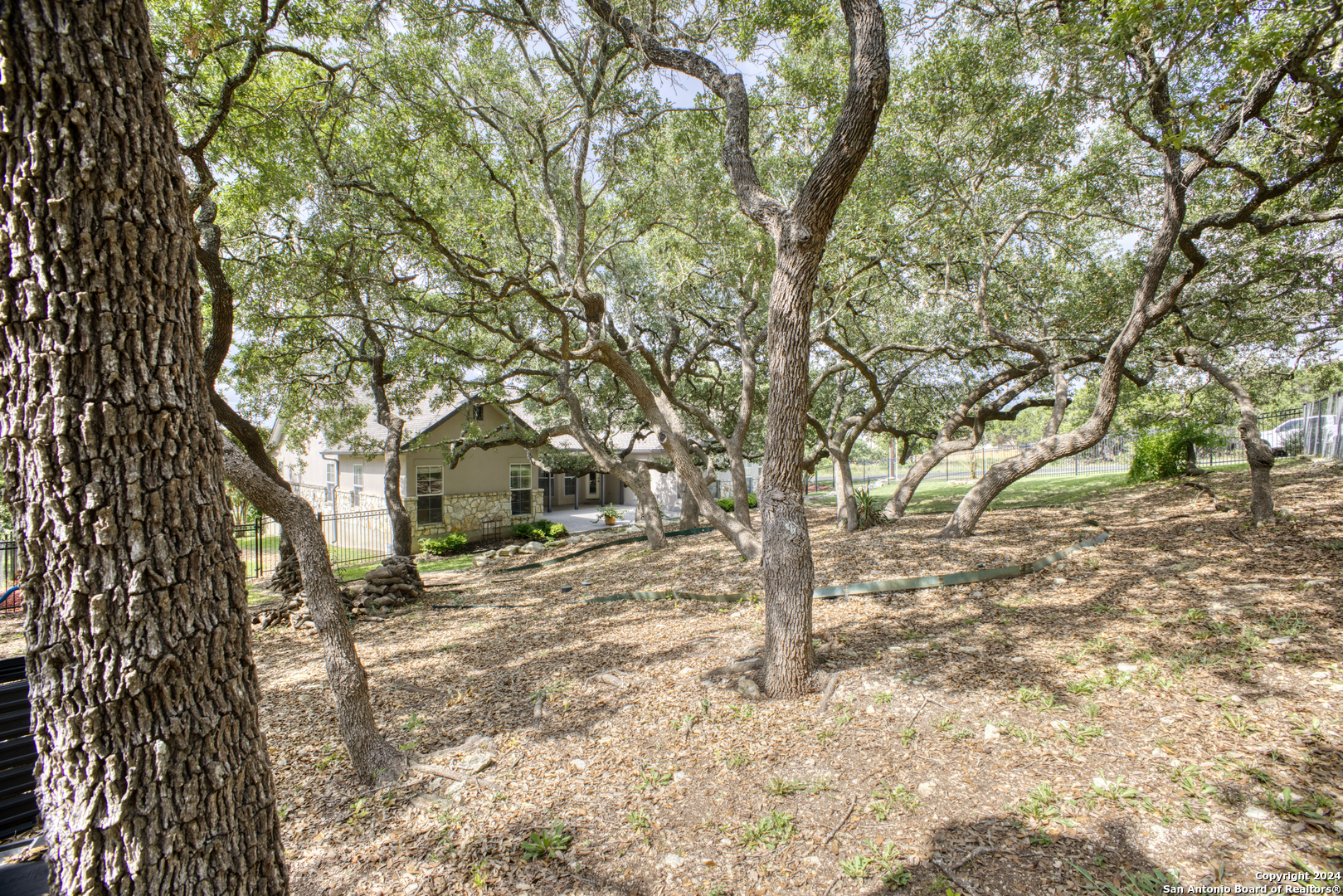 927 MIDNIGHT DR