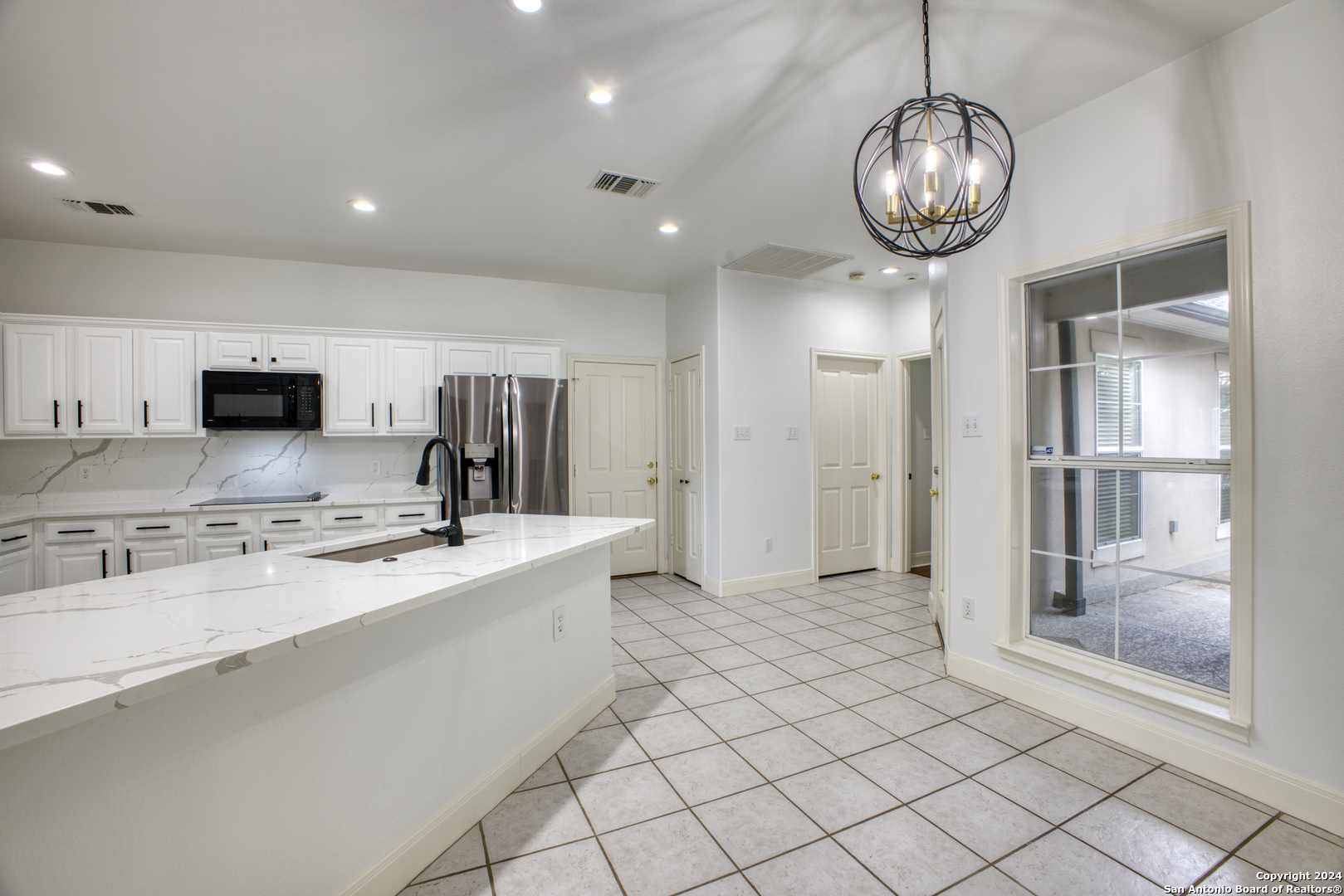 927 MIDNIGHT DR