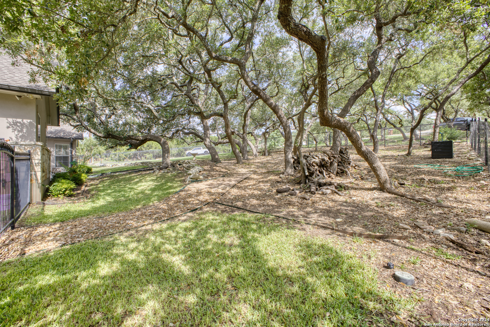 927 MIDNIGHT DR