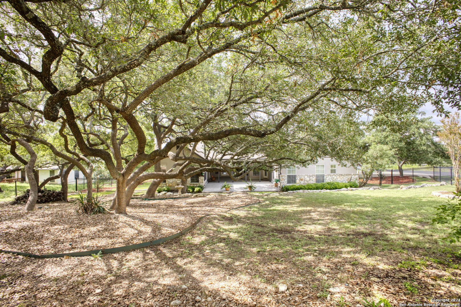 927 MIDNIGHT DR