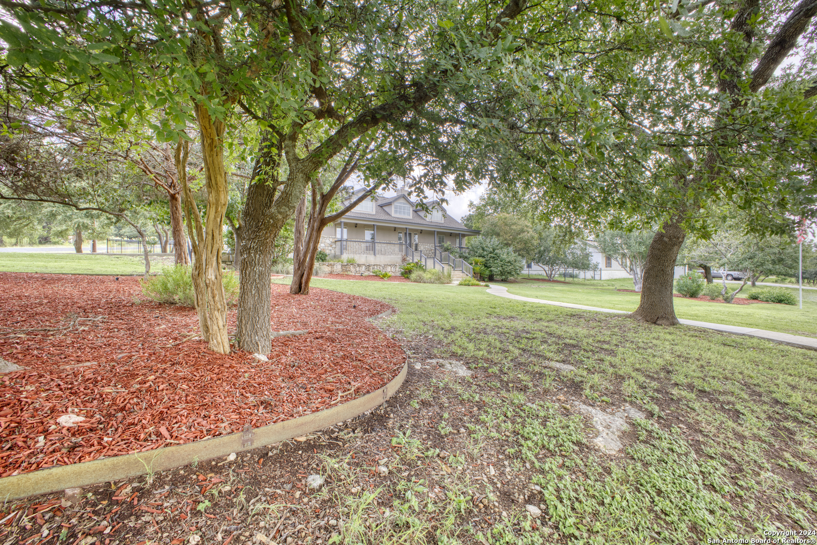 927 MIDNIGHT DR