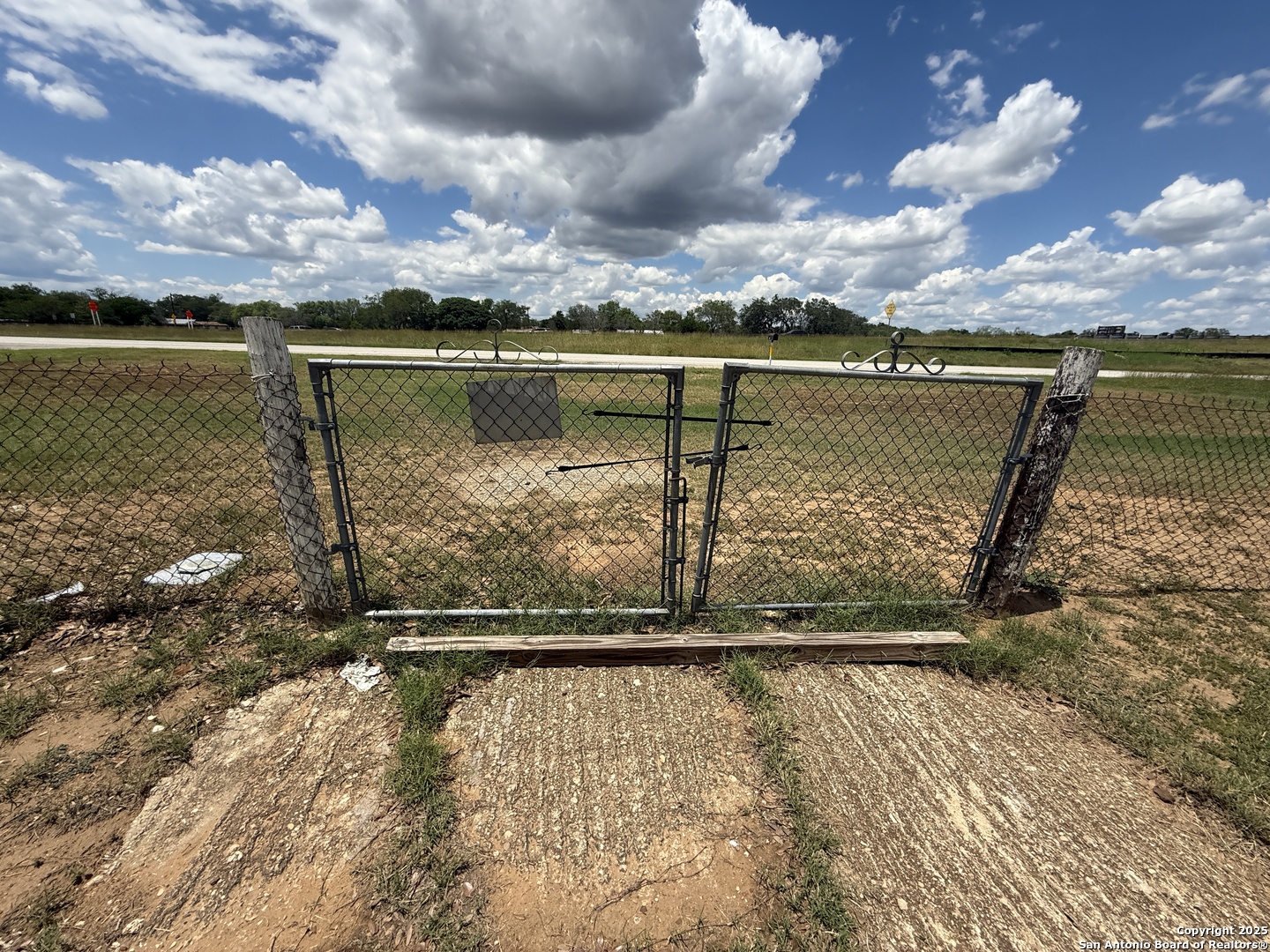 13338 Interstate 35