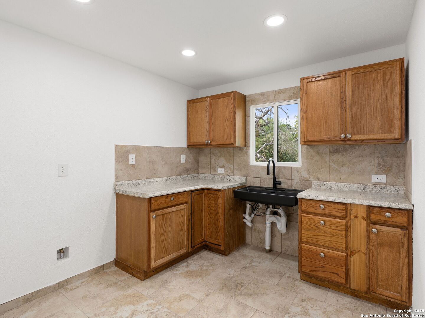 1026 W Oaklawn Street