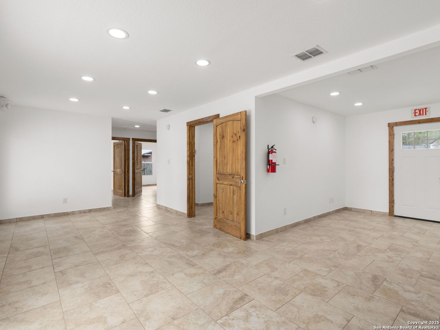 1026 W Oaklawn Street