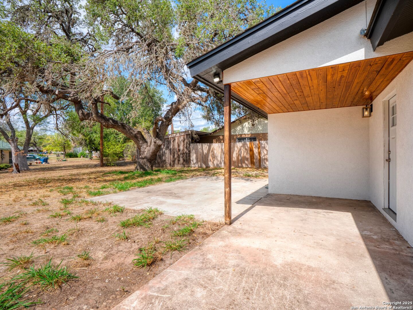 1026 W Oaklawn Street