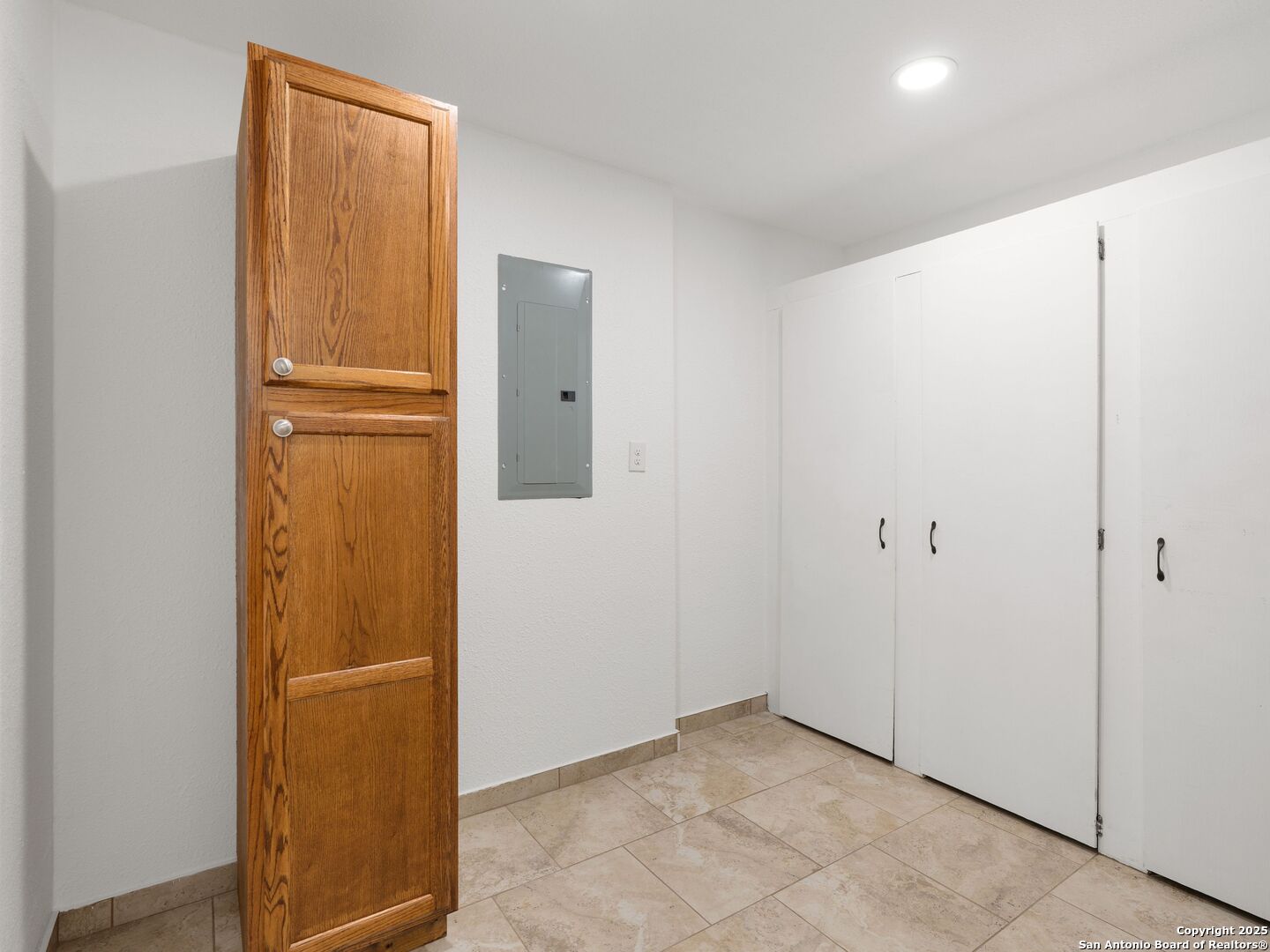 1026 W Oaklawn Street