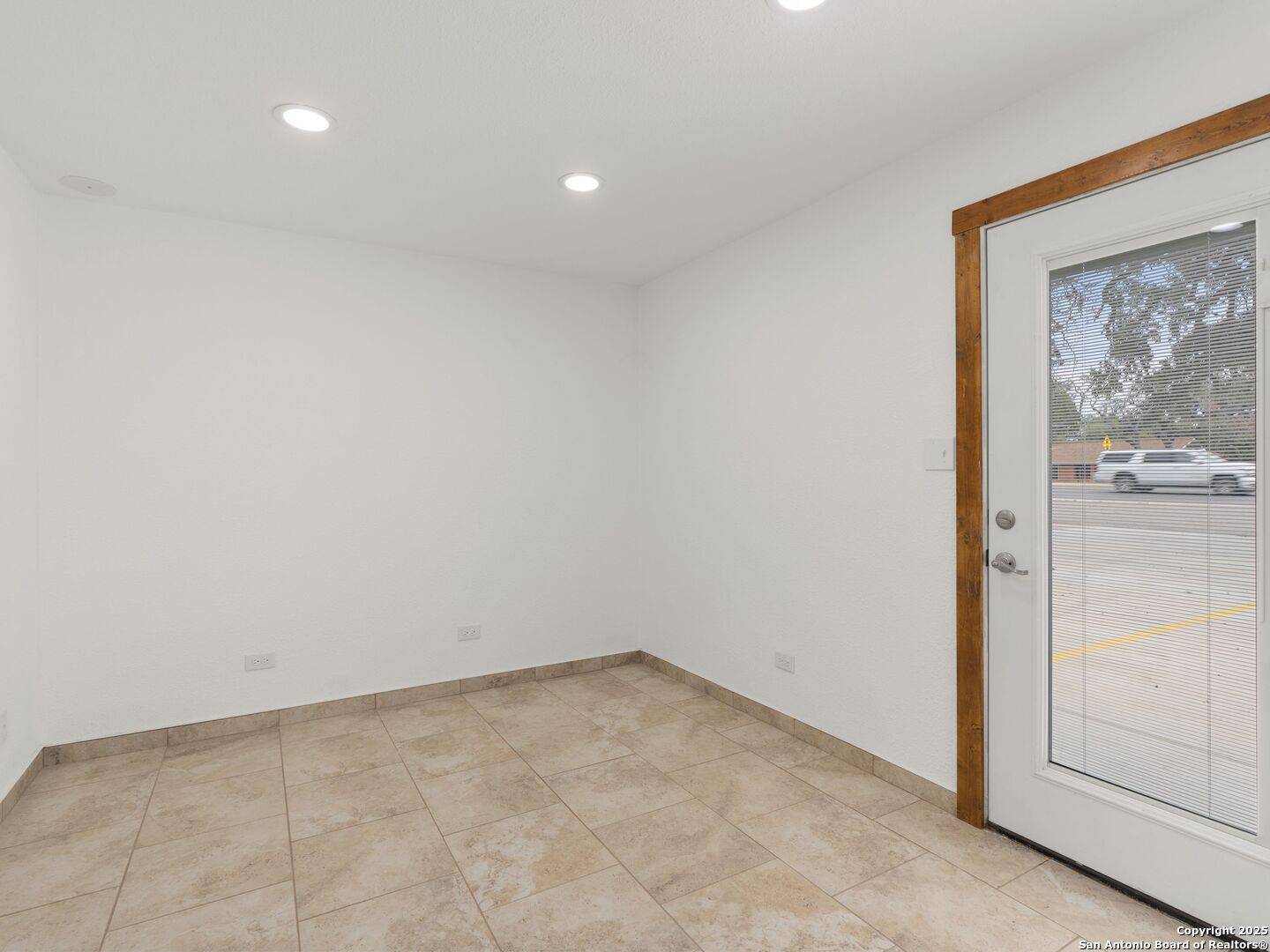 1026 W Oaklawn Street