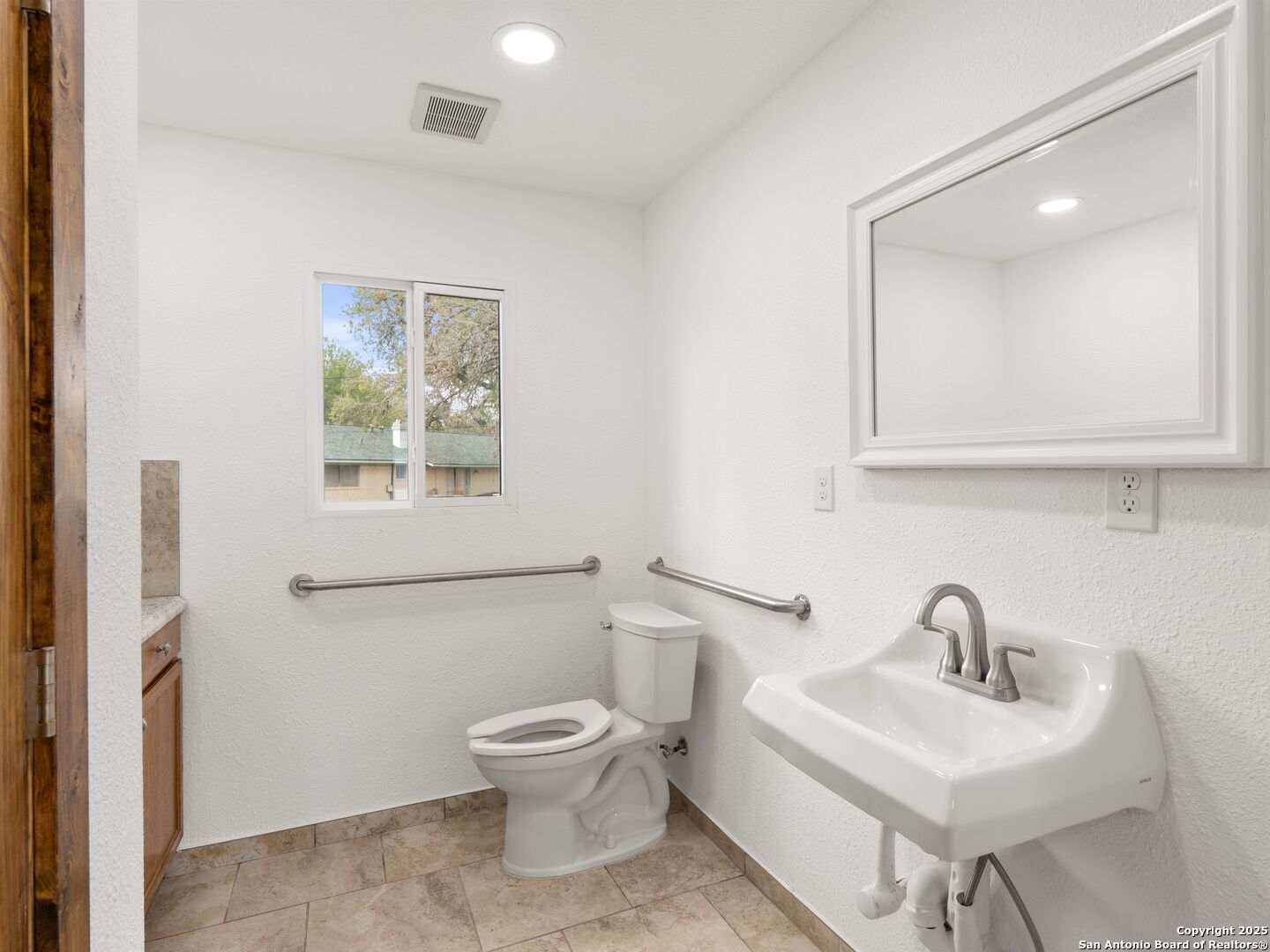 1026 W Oaklawn Street