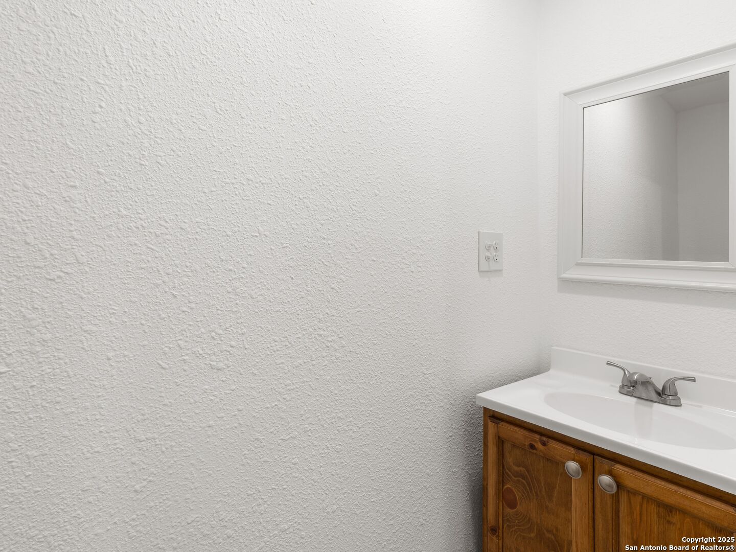 1026 W Oaklawn Street