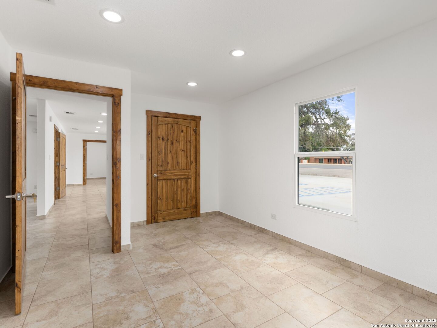 1026 W Oaklawn Street