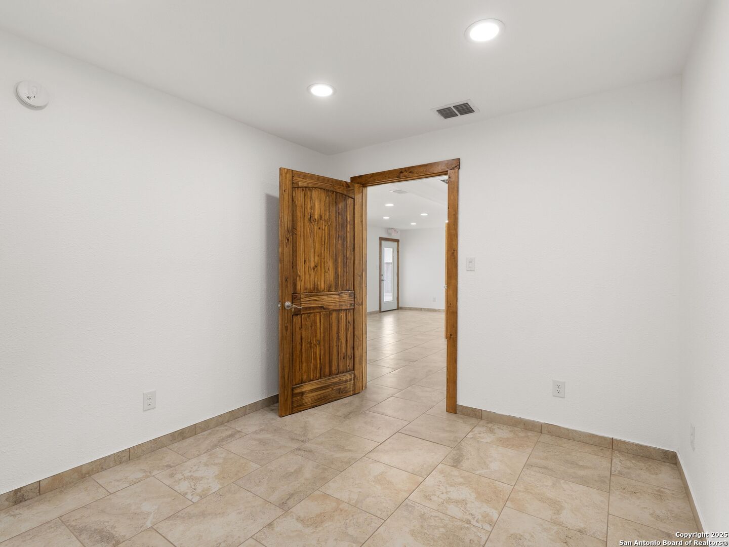 1026 W Oaklawn Street