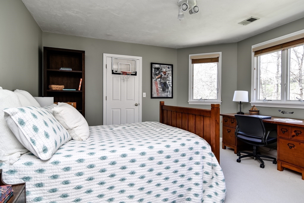 4 Algonquian Dr