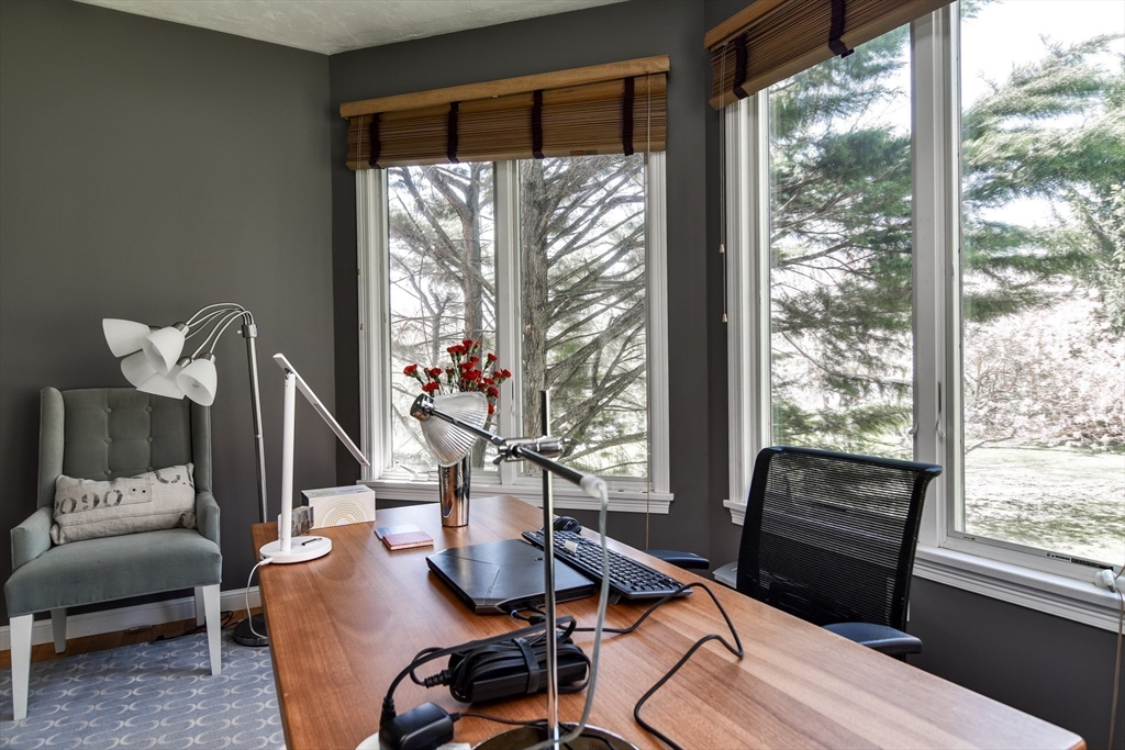 4 Algonquian Dr