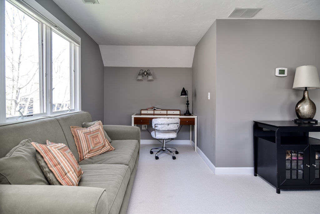4 Algonquian Dr