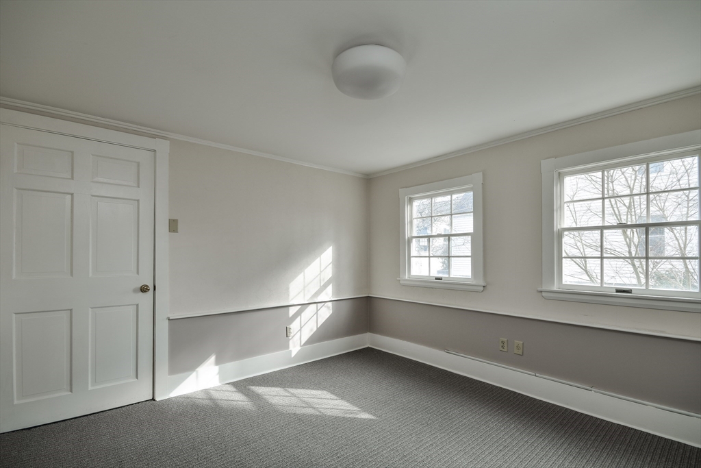 4 Pleasant St South