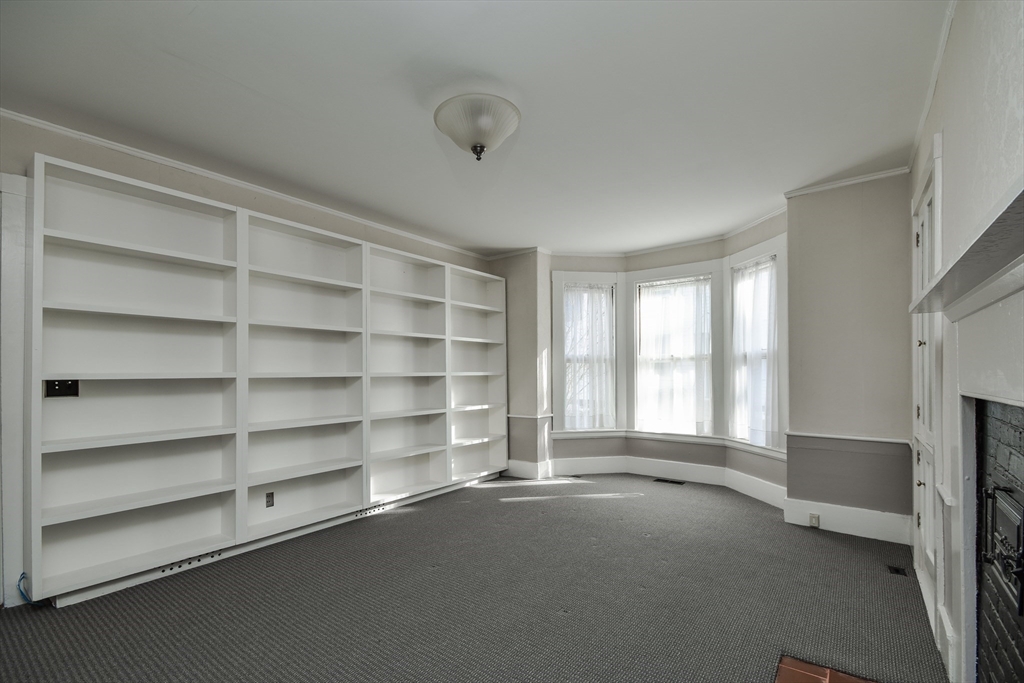 4 Pleasant St South