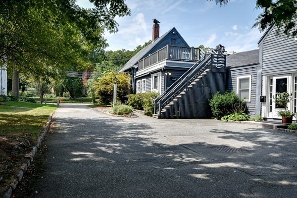4 Pleasant St South