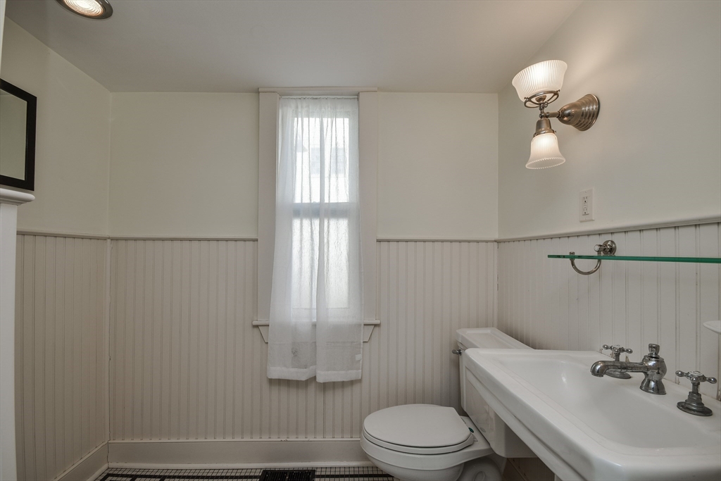 4 Pleasant St South